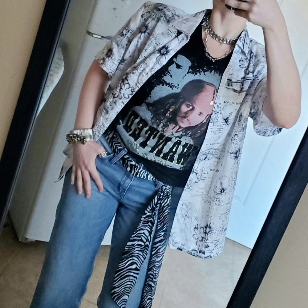 Disney Captain Jack Sparrow "WANTED dead or alive" Pirate T-shirt Top - Picture 9 of 16